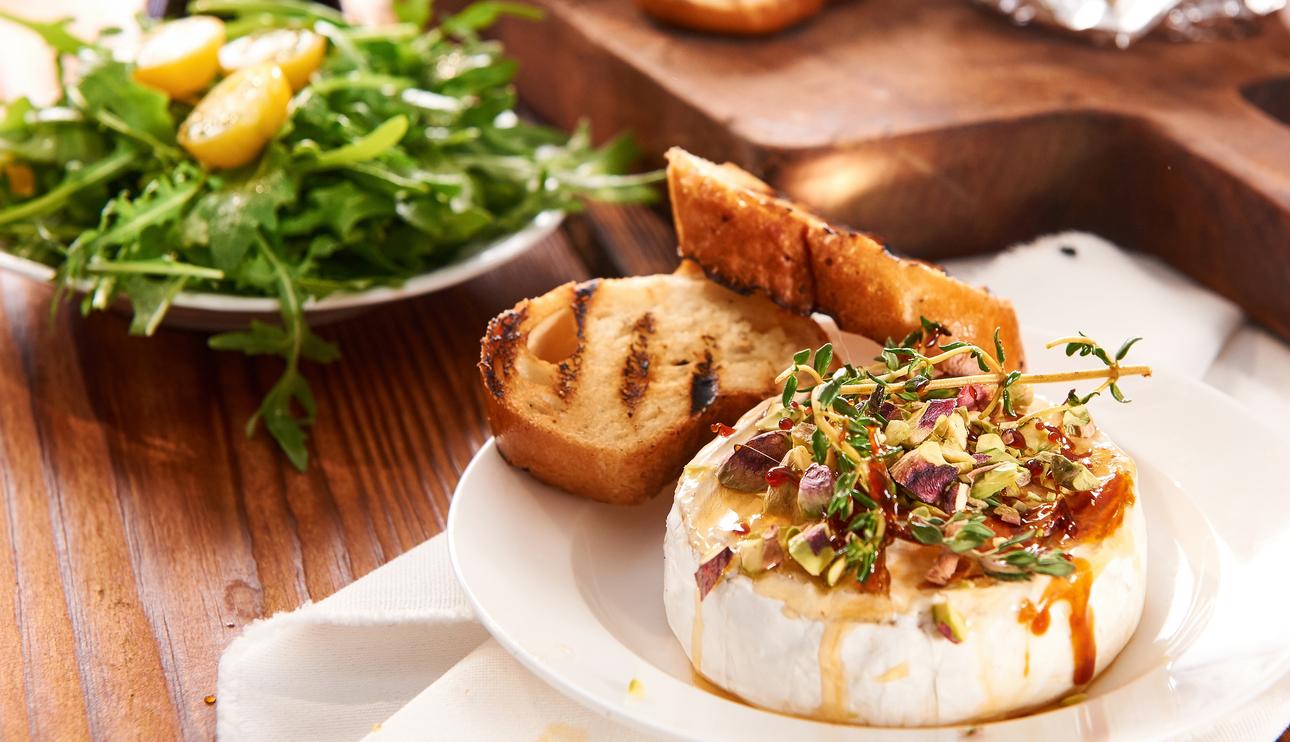 Queso de cabra a la miel con tostadas