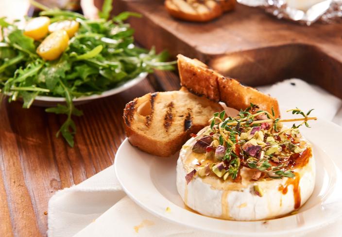 Queso de cabra a la miel con tostadas