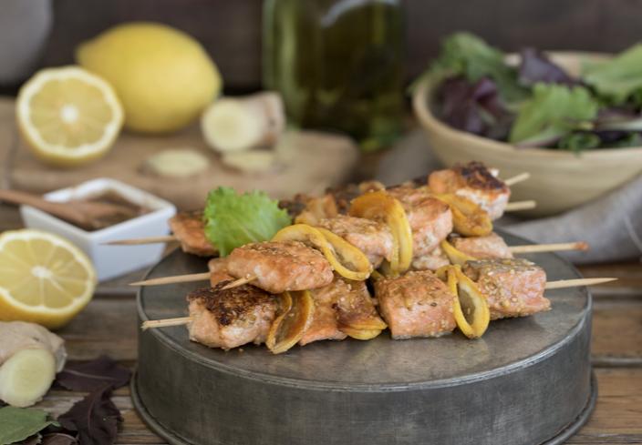 Pinchos de salmón al limón