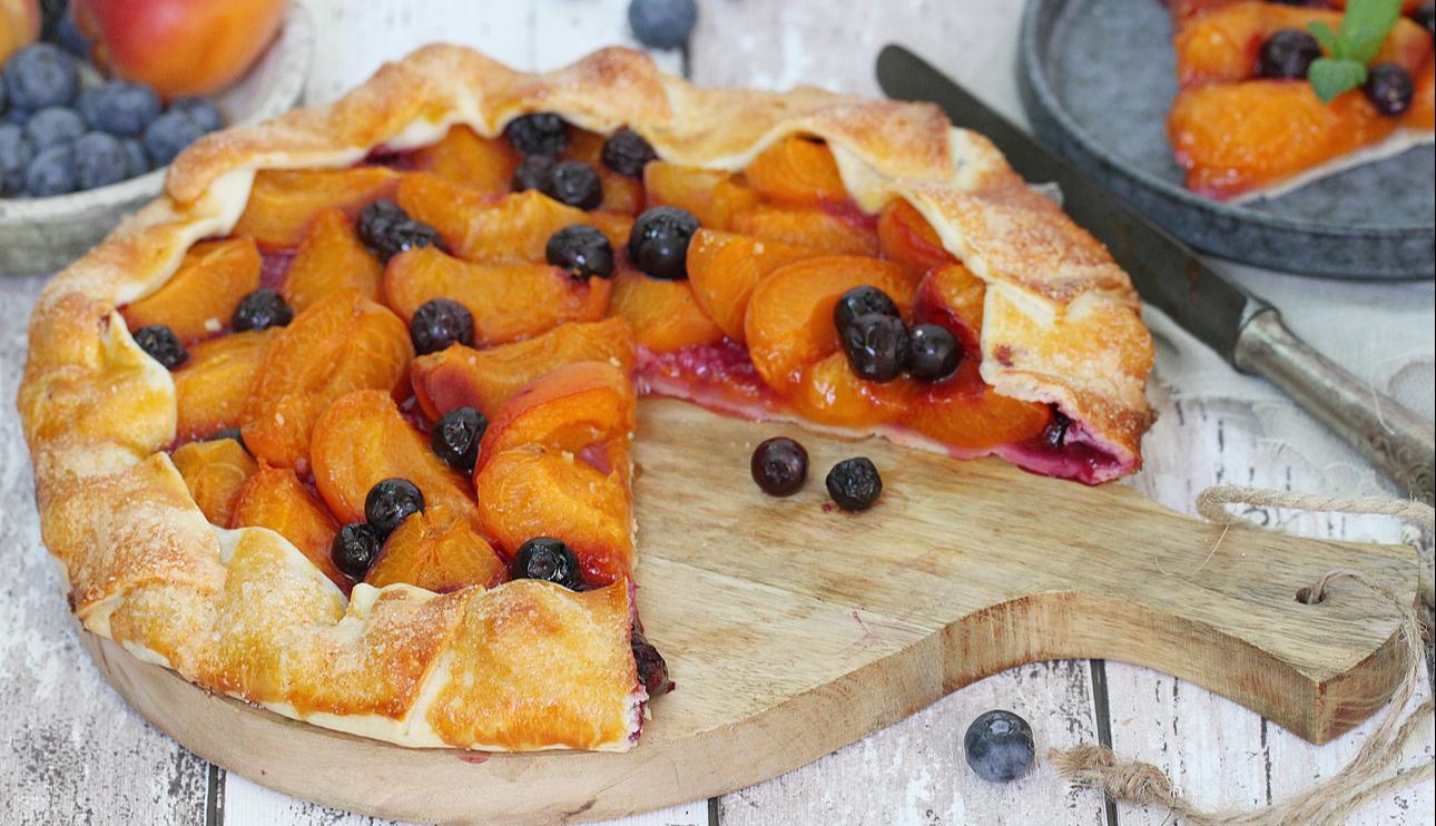 Galette de albaricoques y arándanos