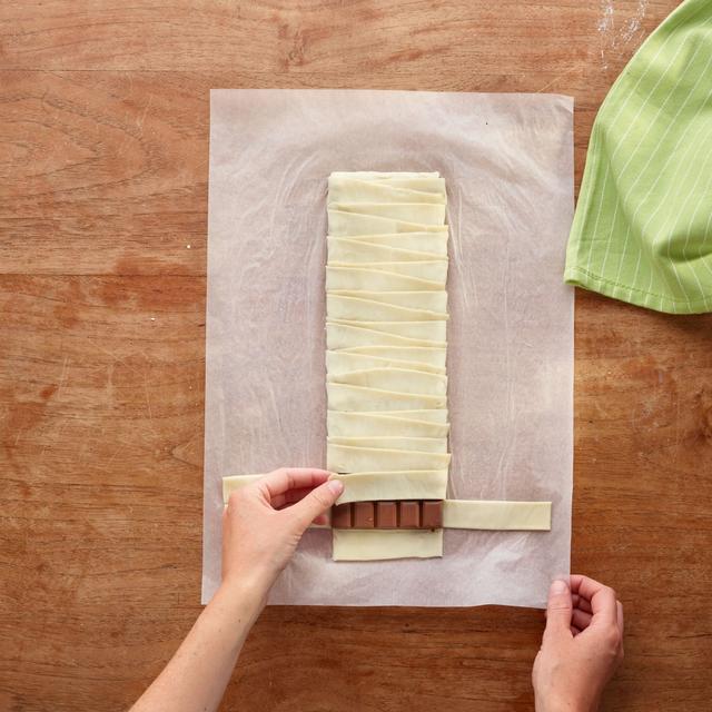 Trenza de hojaldre y chocolate con leche