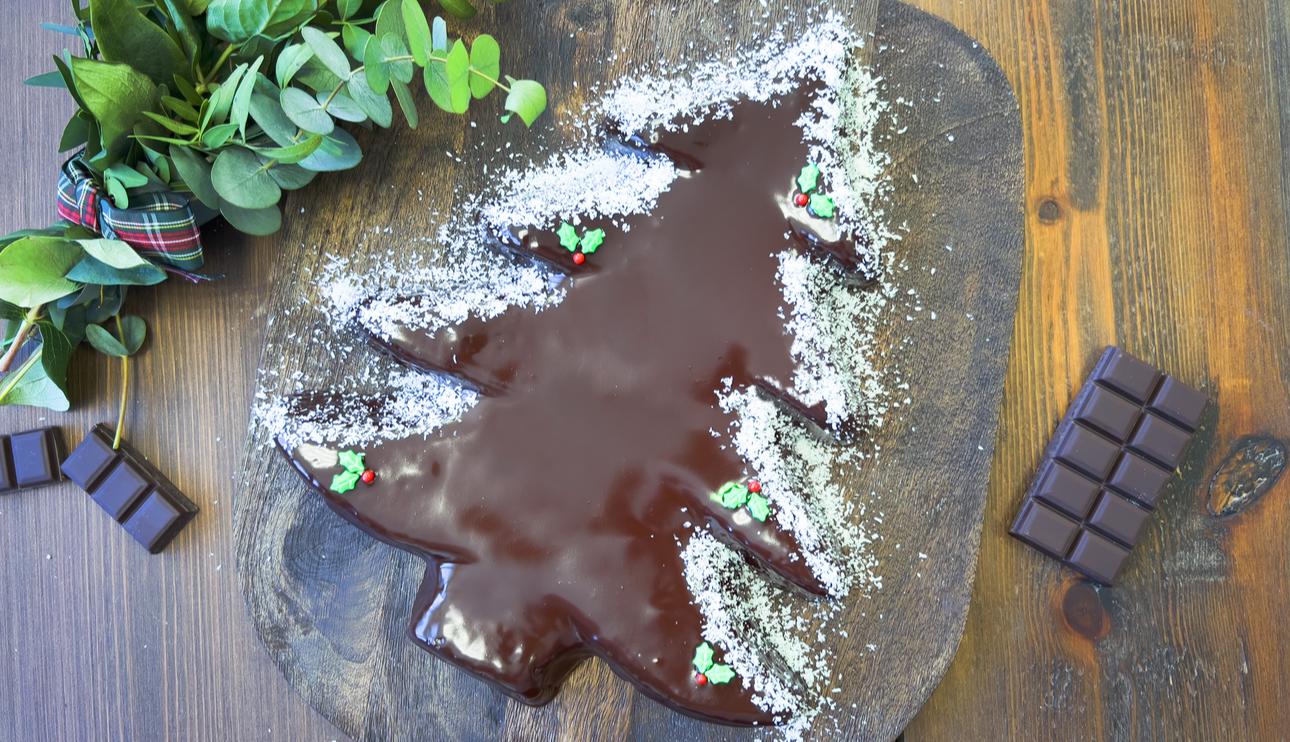 Abeto de brownie navideño con cobertura de chocolate