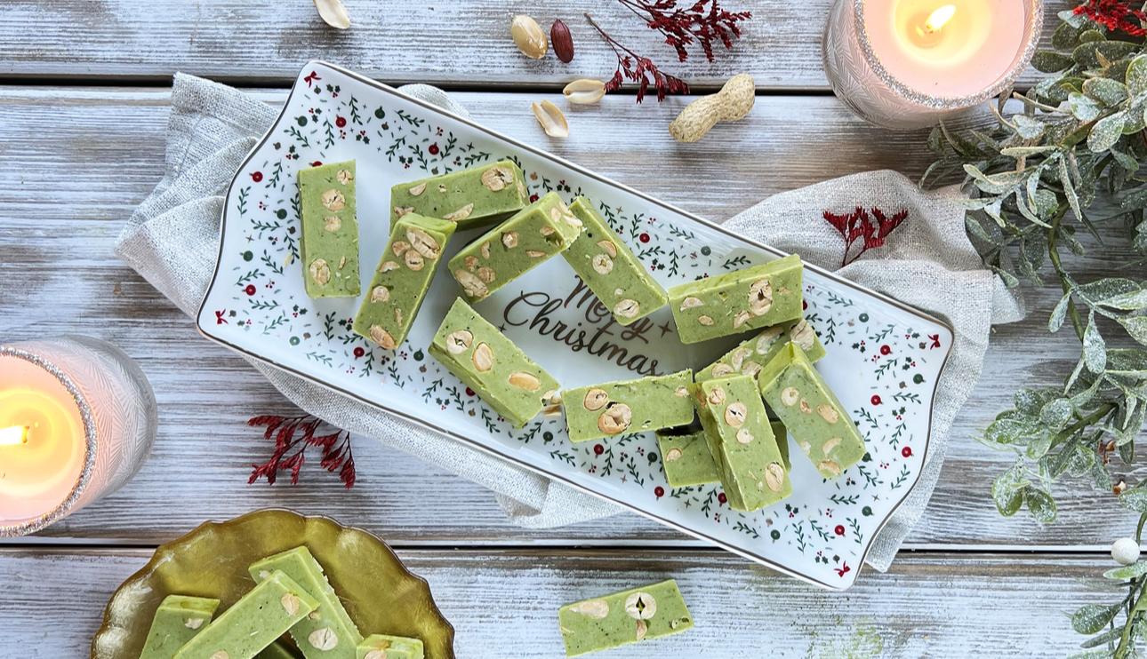 Turrón de té matcha, leche condensada y cacahuetes