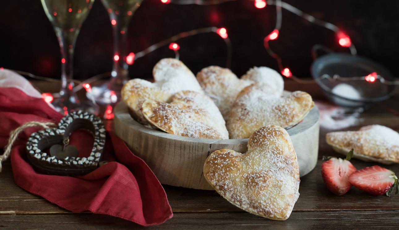 Empanadillas corazón rellenas de mermelada de fresas