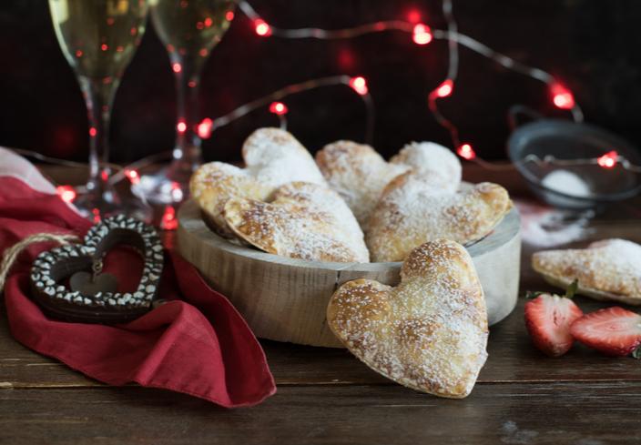 Empanadillas corazón rellenas de mermelada de fresas