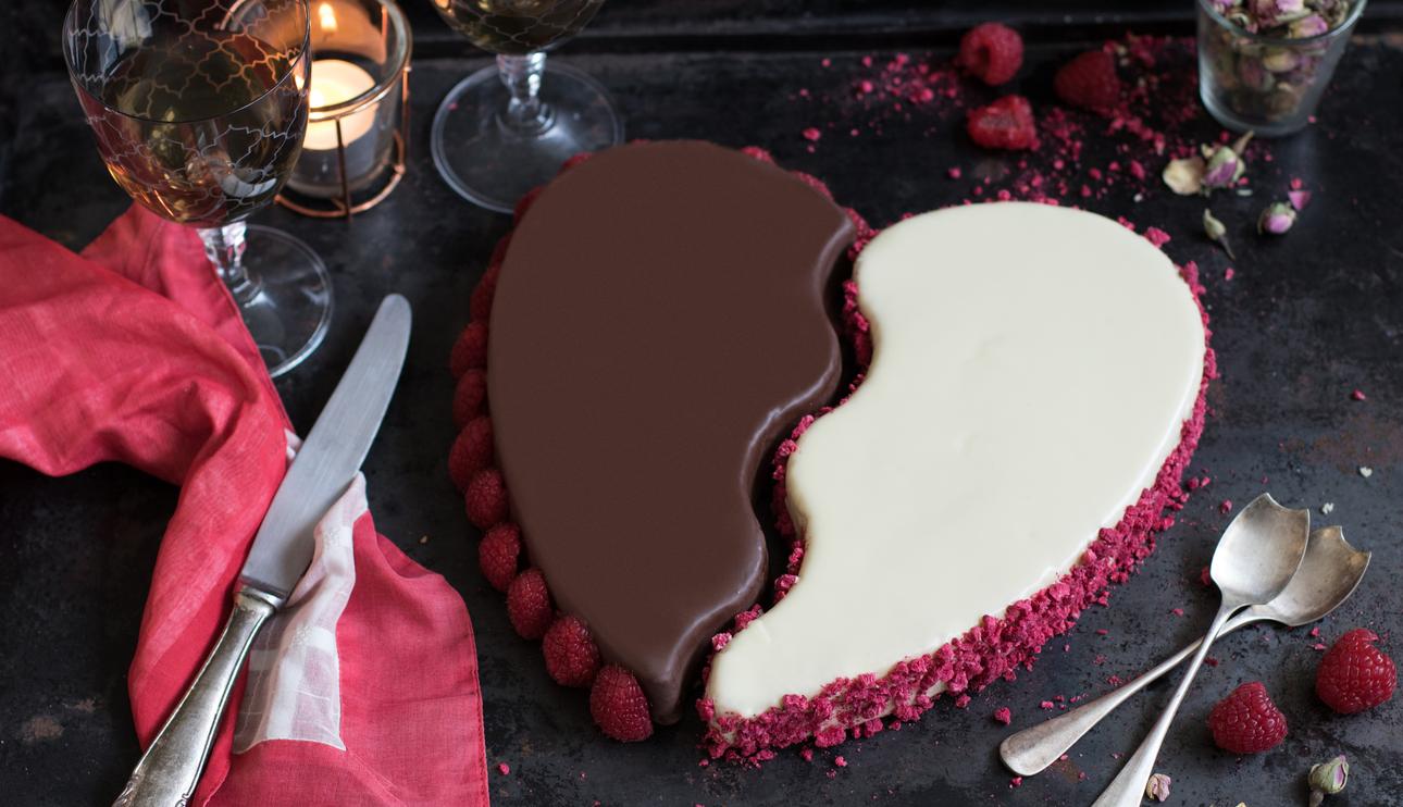Pastel corazón partido a los dos chocolates