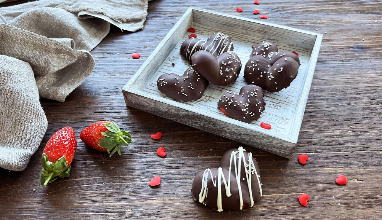 Corazones de fresones con chocolate