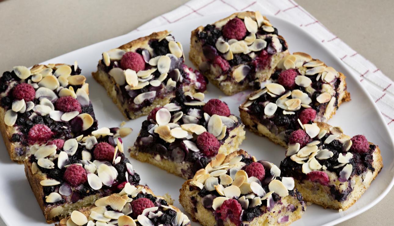 Blondie con almendras y frutos rojos con Thermomix® (TM5)