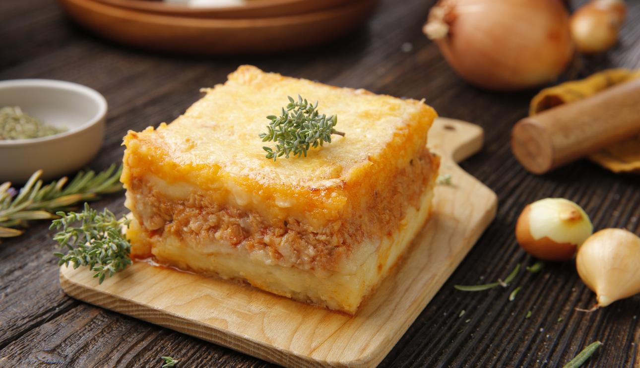 Gratén de patatas, atún y tomate