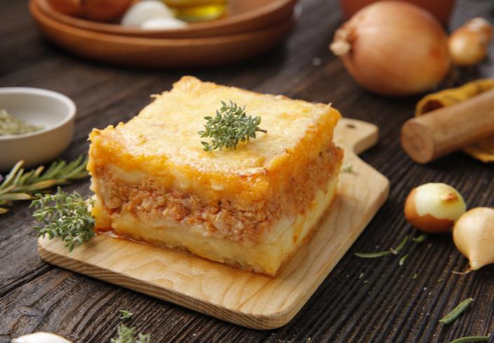 Gratén de patatas, atún y tomate