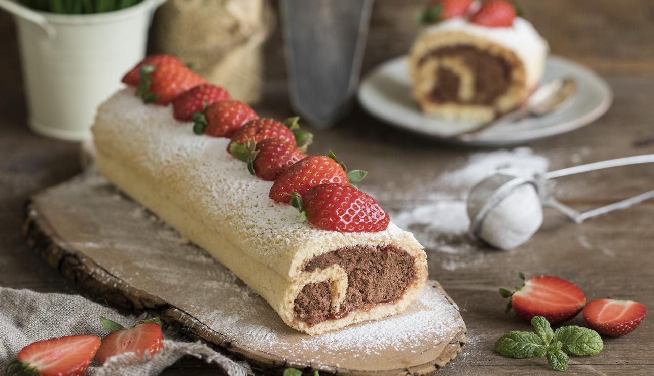 Brazo de gitano de trufa y fresas