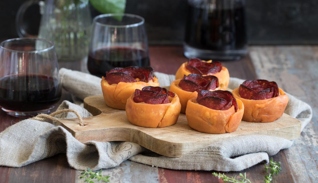 Rosas de pizza con queso y chorizo