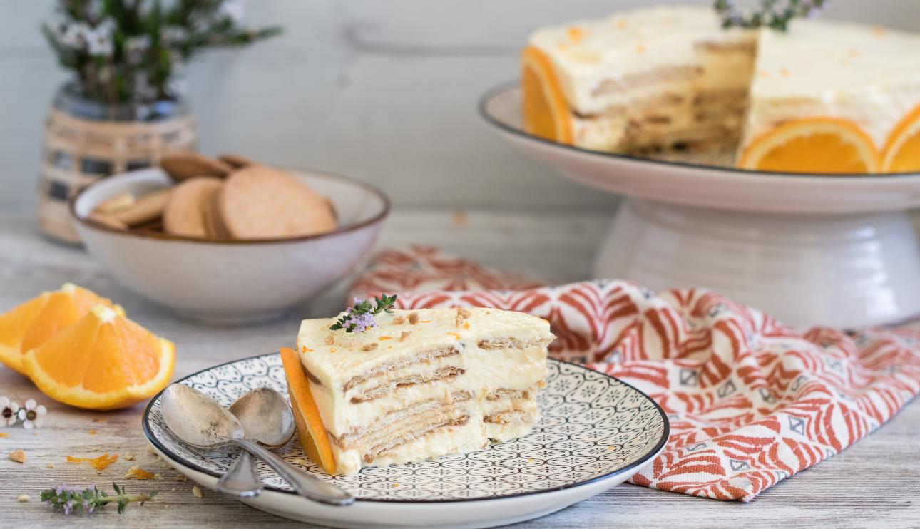 Tarta rápida de naranja, queso y galletas