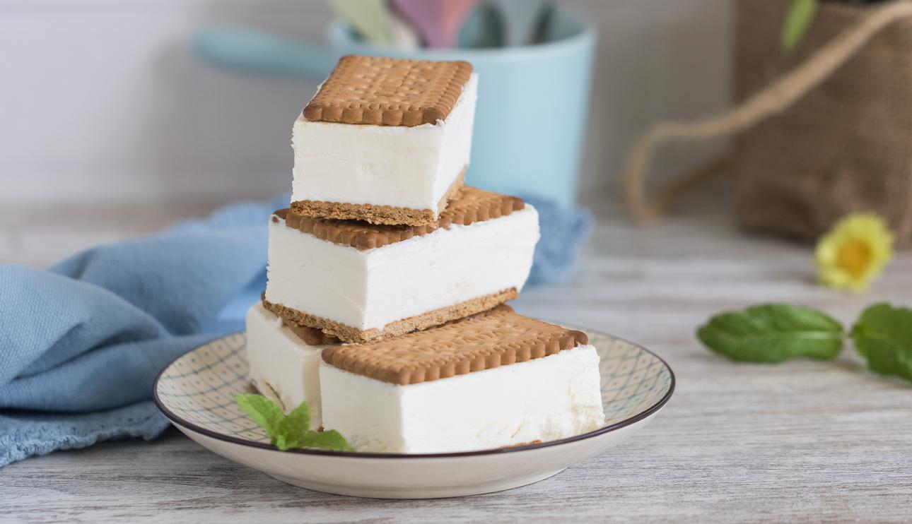 Sandwich de helado de vainilla y leche condensada