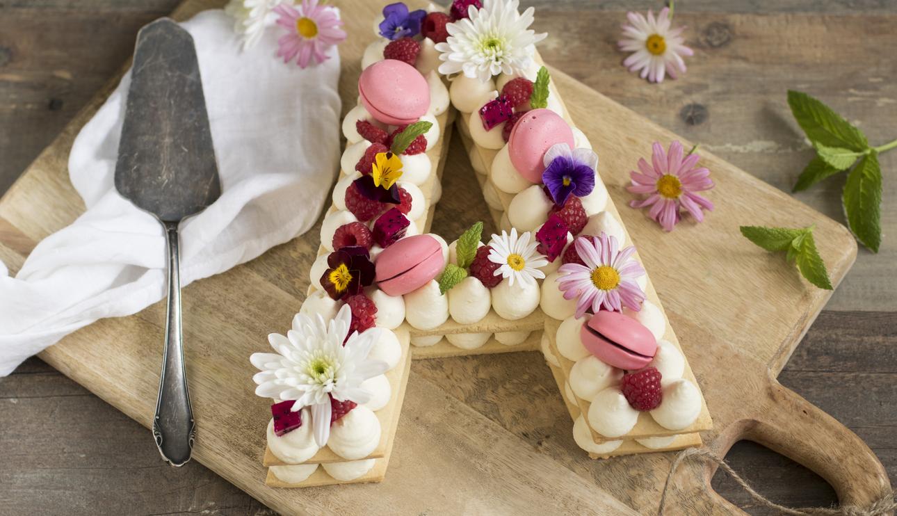 Tarta letra de galleta y trufa de chocolate blanco