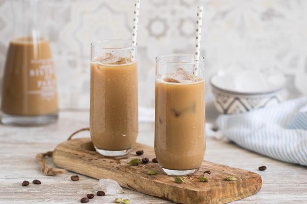 Café bombón helado al cardamomo