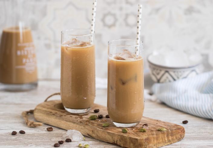 Café bombón helado al cardamomo