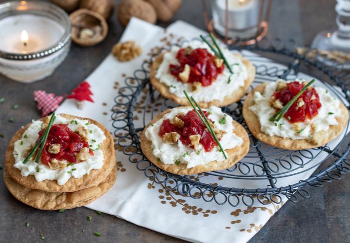 Montaditos de brandada de bacalao y piquillos confitados