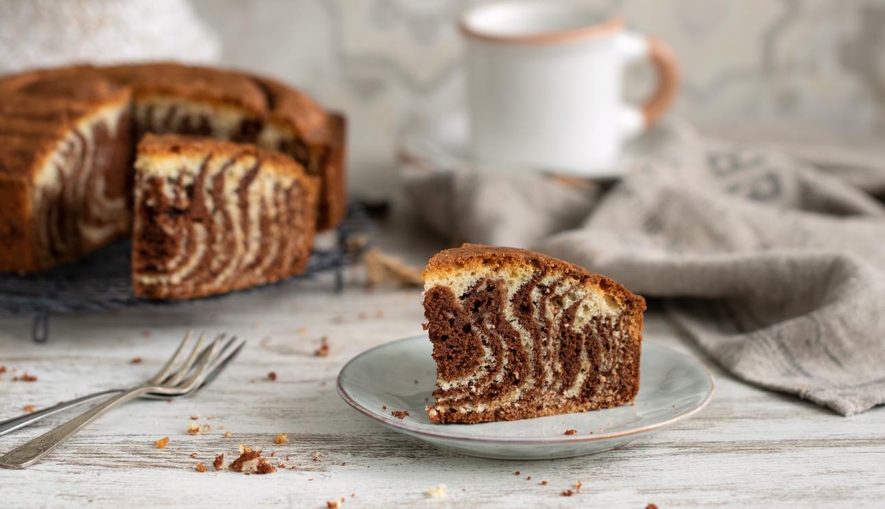 Bizcocho cebra de chocolate y naranja