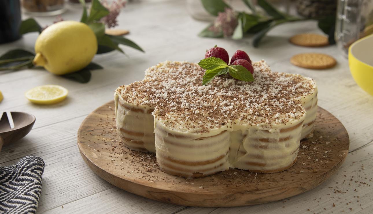 Tarta de galletas en flor con leche condensada
