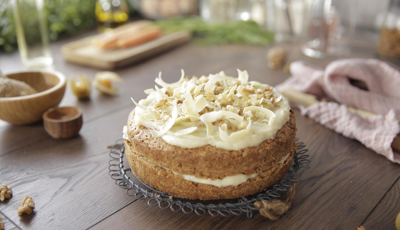Tarta de zanahoria con cobertura de chocolate blanco