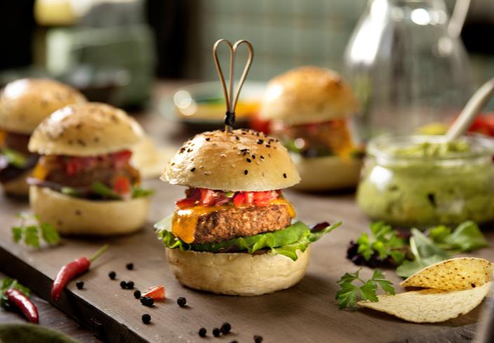 Mini Burger Deluxe con aguacate y pico de gallo