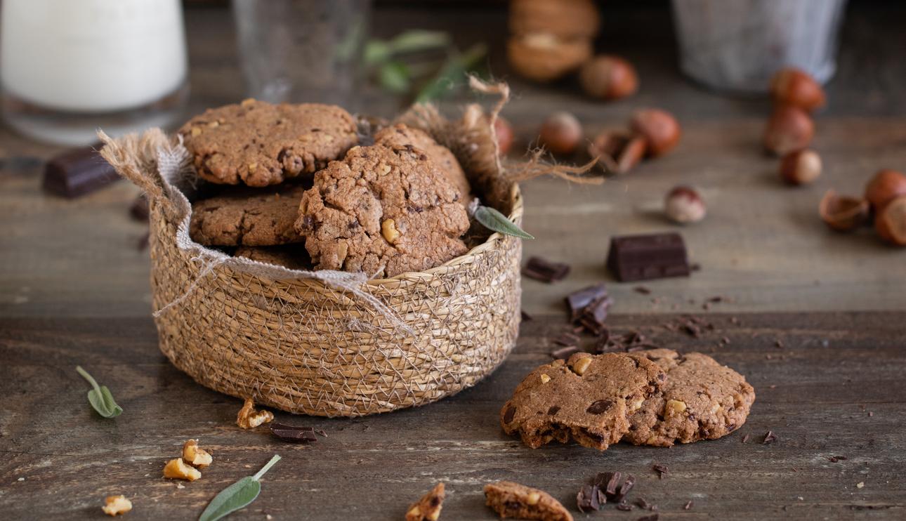 Galletas de chocolate crujientes con frutos secos