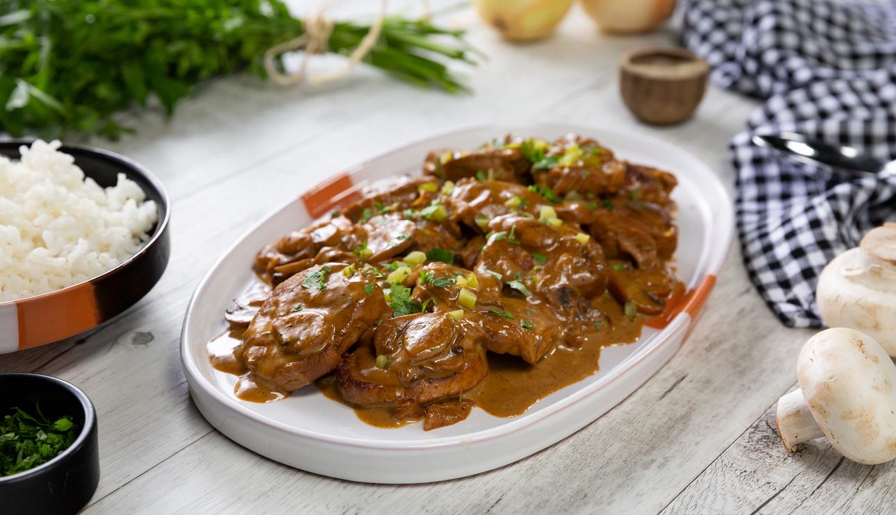Solomillo de cerdo con salsa strogonoff