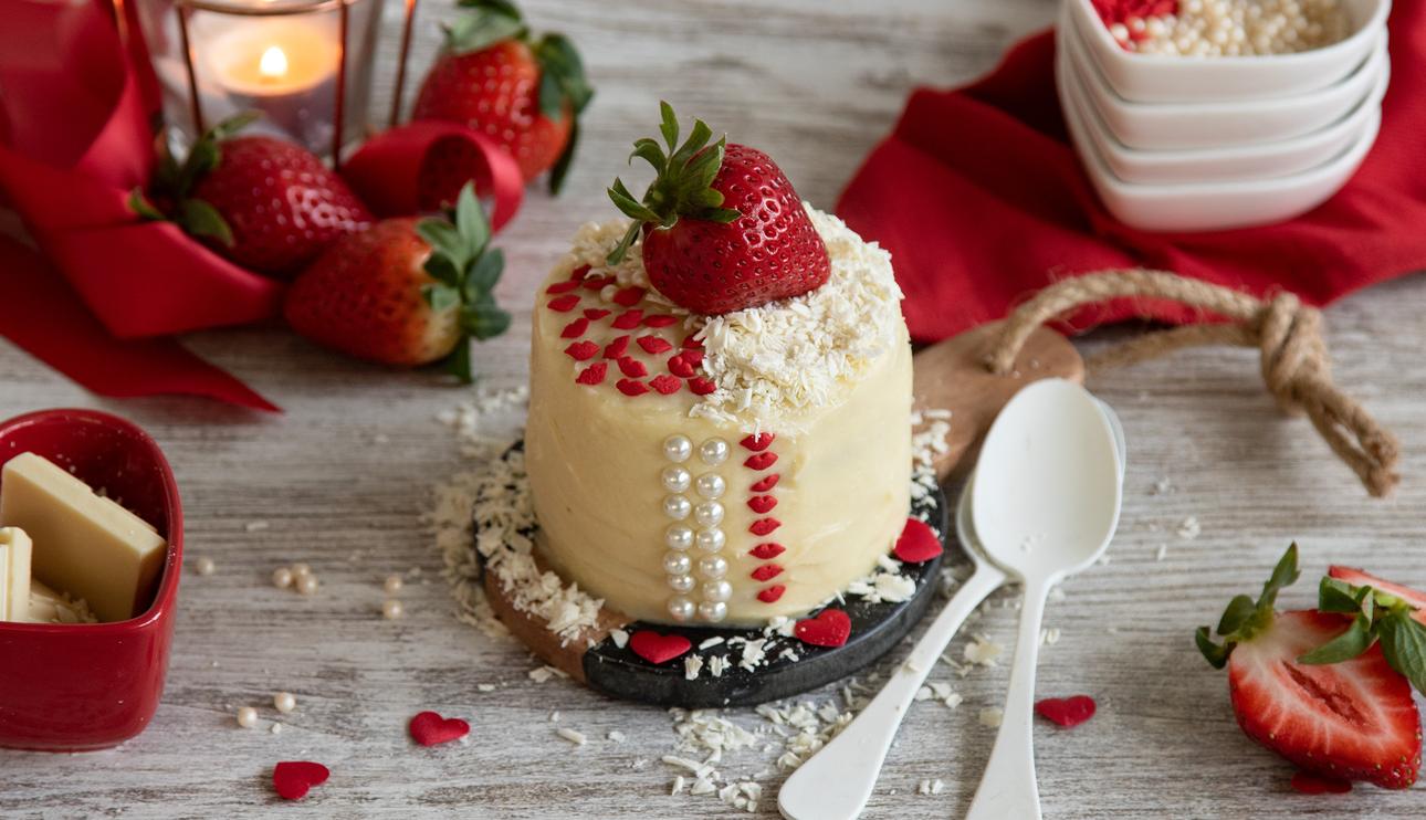 Pastel de chocolate blanco y galletas de avena para San Valentín