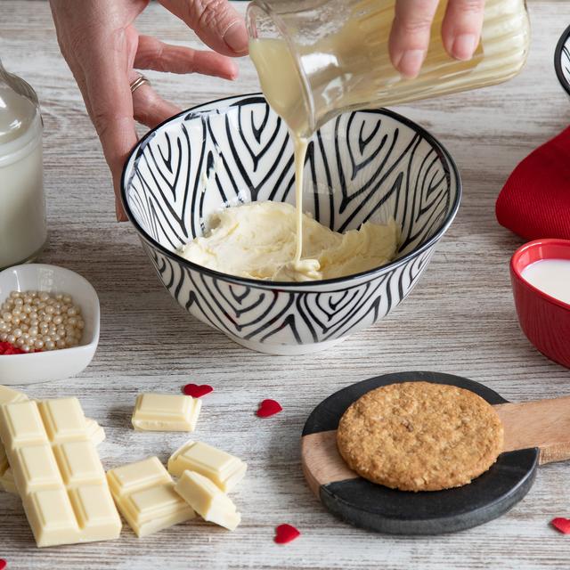 Pastel de chocolate blanco y galletas de avena para San Valentín