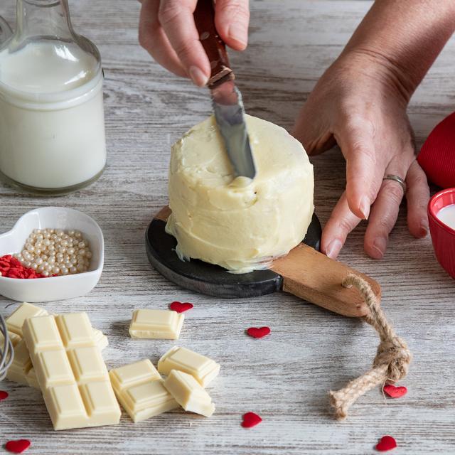 Pastel de chocolate blanco y galletas de avena para San Valentín