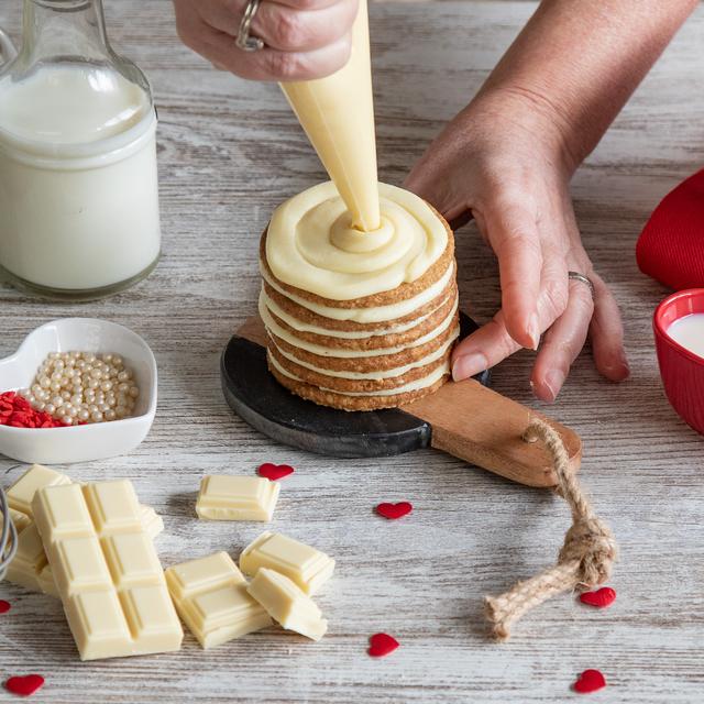 Pastel de chocolate blanco y galletas de avena para San Valentín