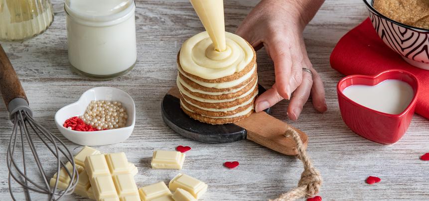 Pastel de chocolate blanco y galletas de avena para San Valentín