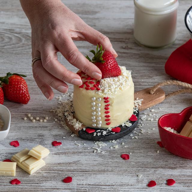 Pastel de chocolate blanco y galletas de avena para San Valentín