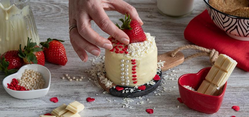 Pastel de chocolate blanco y galletas de avena para San Valentín