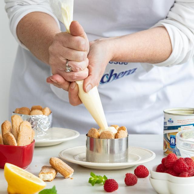 Charlota de leche condensada y limón para San Valentín