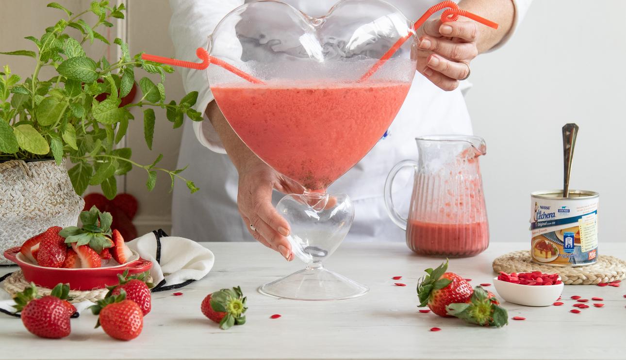 Cocktail de cava, fresas y leche condensada para San Valentín