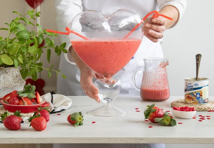 Cocktail de cava, fresas y leche condensada para San Valentín