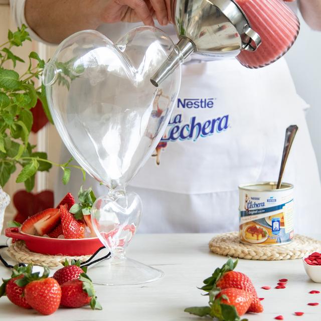 Cocktail de cava, fresas y leche condensada para San Valentín