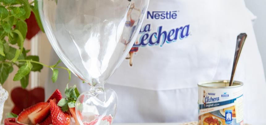 Cocktail de cava, fresas y leche condensada para San Valentín