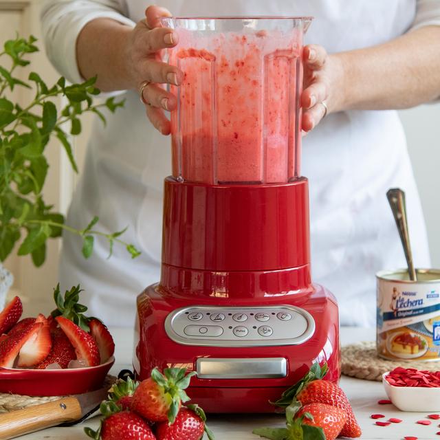 Cocktail de cava, fresas y leche condensada para San Valentín