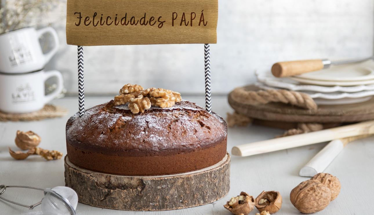 Bizcocho de café bombón y nueces para el Día del Padre