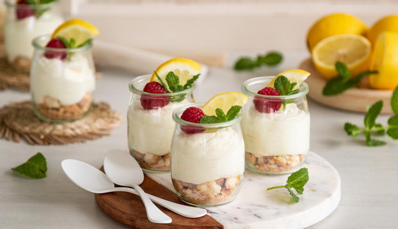 Tarta de queso y limón con leche condensada en vasitos