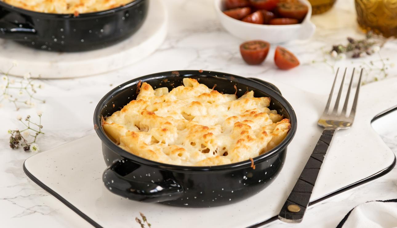 Macarrones gratinados con bechamel y queso al horno