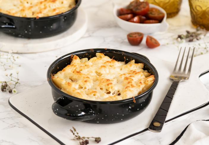 Macarrones gratinados con bechamel y queso al horno