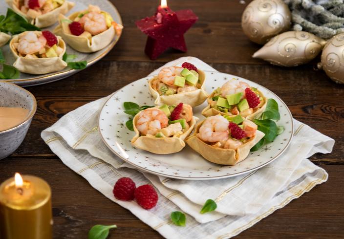 Tartaletas de obleas con cóctel de gambas