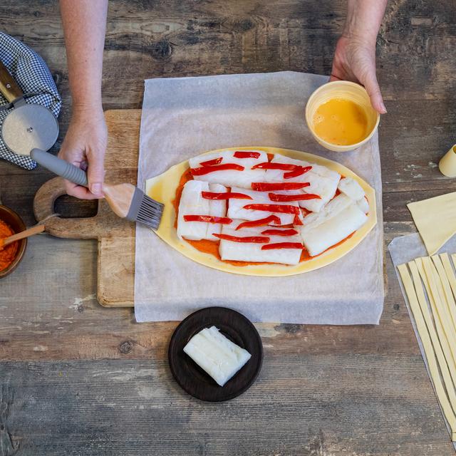 Bacalao en hojaldre con salsa pesto de pimientos del piquillo