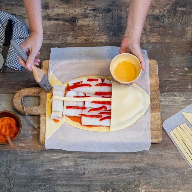 Bacalao en hojaldre con salsa pesto de pimientos del piquillo