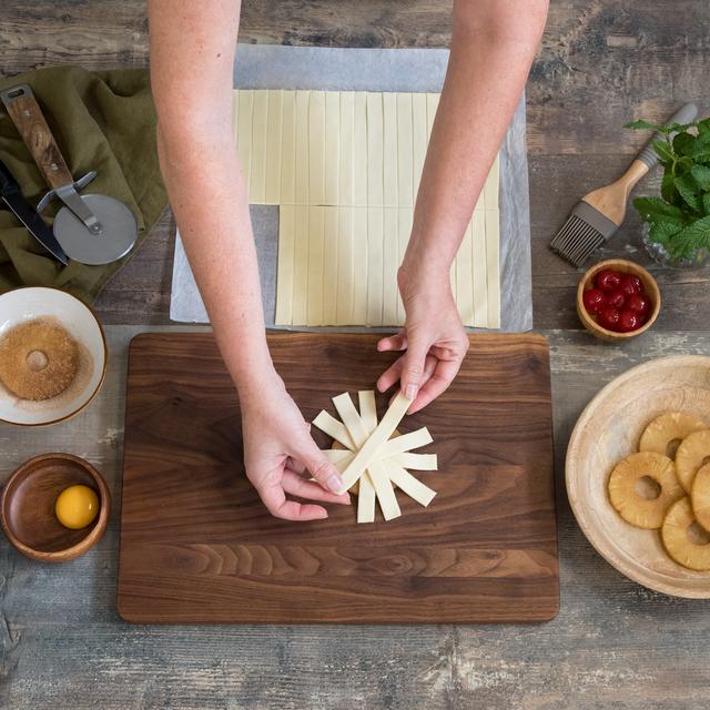 Flores de hojaldre y piña para Navidad