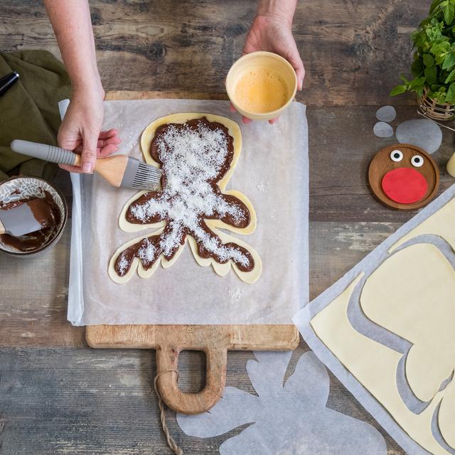 Reno navideño de hojaldre con chocolate con leche y coco